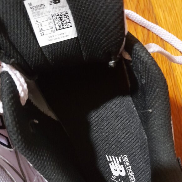 SOLD🔴🔴🔴🔴🔴🔴New Balance YOUTH 2002R  Taro Lilac Glo Sz 4 EU 36 PREOWNED - Picture 6 of 7